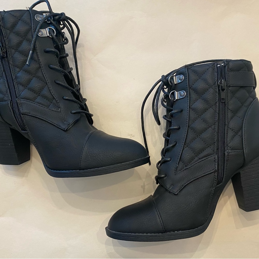 Daisy Fuentes Boots